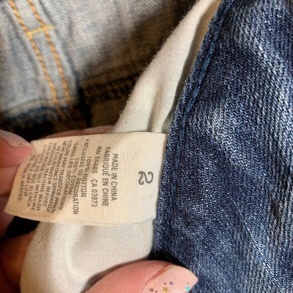 American Eagle Medium Wash Distressed Denim Shorts - Picture 4 of 4